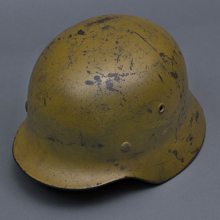 CHQ1 Luftwaffe M40 single decal tan camouflaged helmet — image 7