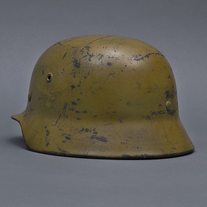 CHQ1 Luftwaffe M40 single decal tan camouflaged helmet — image 9