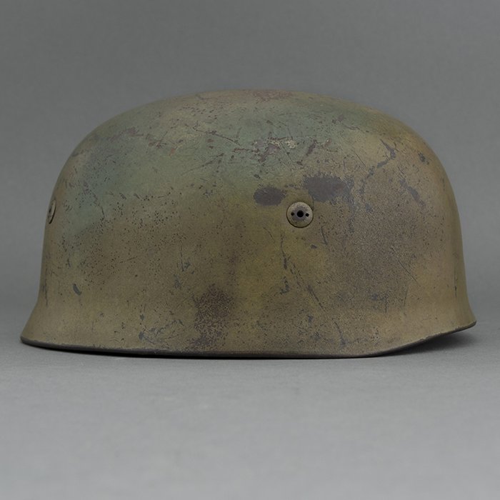RH55 Luftwaffe M38 single decal tan and green sprayed camouflaged Fallschirmjäger helmet, KIA — image 14