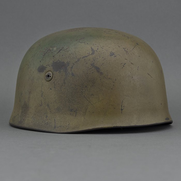 RH55 Luftwaffe M38 single decal tan and green sprayed camouflaged Fallschirmjäger helmet, KIA — image 17