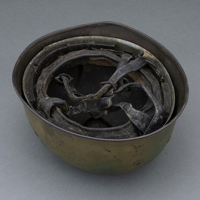 RH55 Luftwaffe M38 single decal tan and green sprayed camouflaged Fallschirmjäger helmet, KIA — image 20