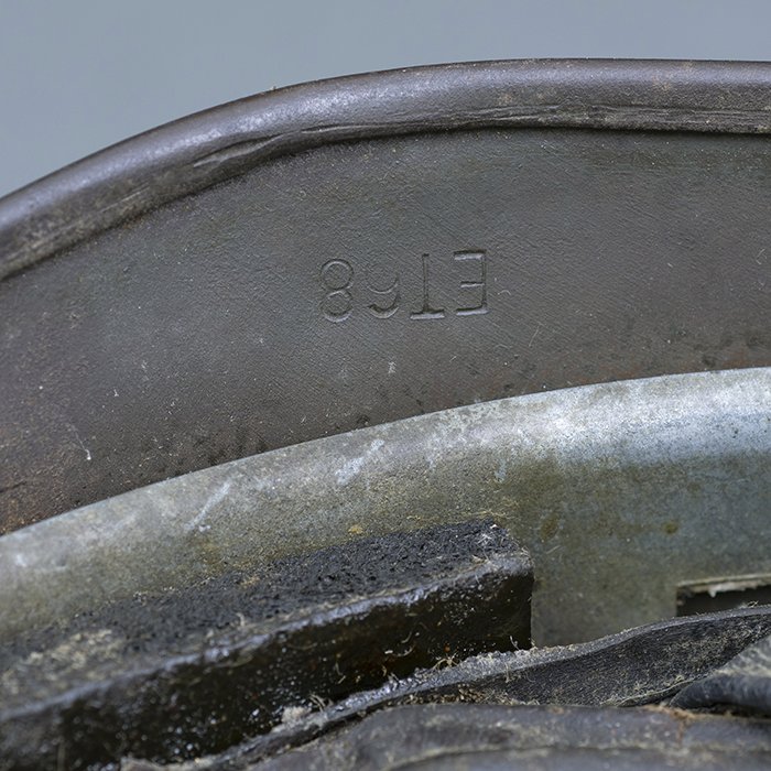 RH55 Luftwaffe M38 single decal tan and green sprayed camouflaged Fallschirmjäger helmet, KIA — image 21