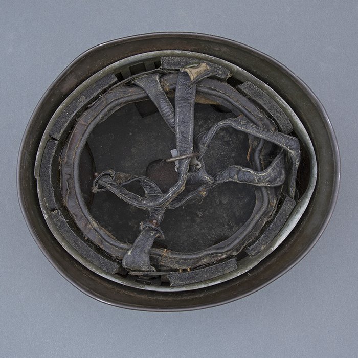 RH55 Luftwaffe M38 single decal tan and green sprayed camouflaged Fallschirmjäger helmet, KIA — image 24