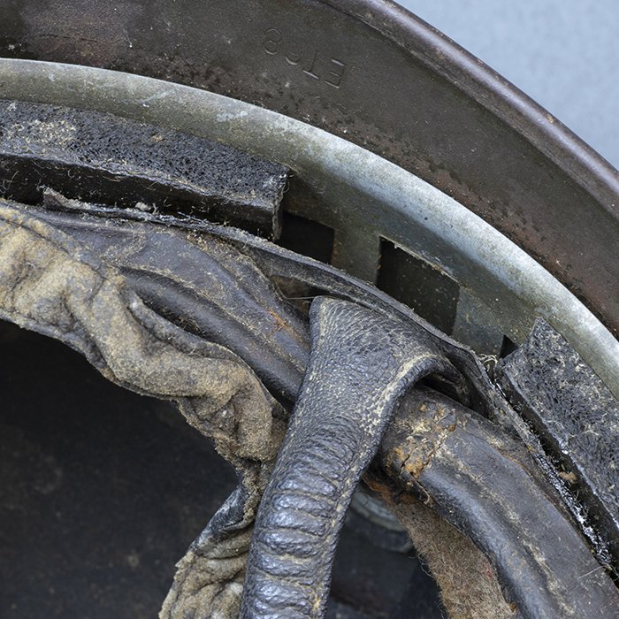 RH55 Luftwaffe M38 single decal tan and green sprayed camouflaged Fallschirmjäger helmet, KIA — image 31