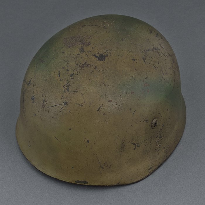 RH55 Luftwaffe M38 single decal tan and green sprayed camouflaged Fallschirmjäger helmet, KIA — image 5