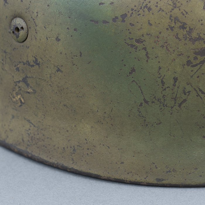 RH55 Luftwaffe M38 single decal tan and green sprayed camouflaged Fallschirmjäger helmet, KIA — image 8