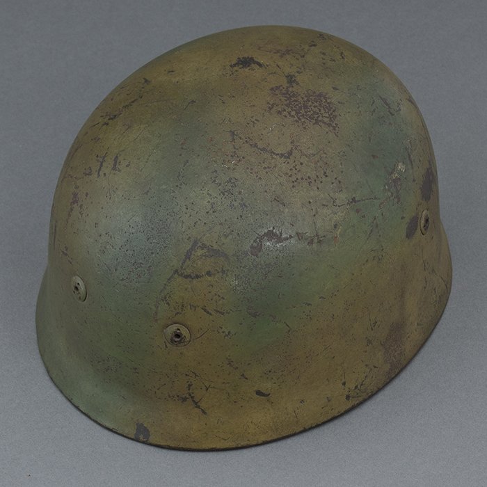 RH55 Luftwaffe M38 single decal tan and green sprayed camouflaged Fallschirmjäger helmet, KIA — image 9