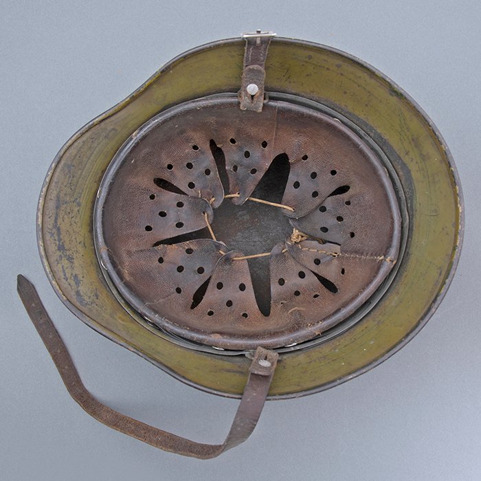 ADM78 Heer M40 single decal olive tan camouflaged helmet — image 24