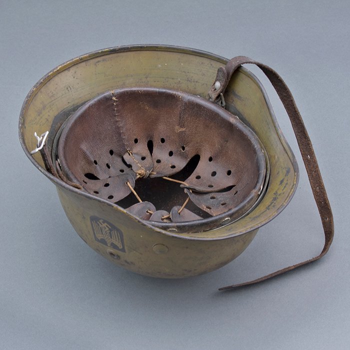 ADM78 Heer M40 single decal olive tan camouflaged helmet — image 28