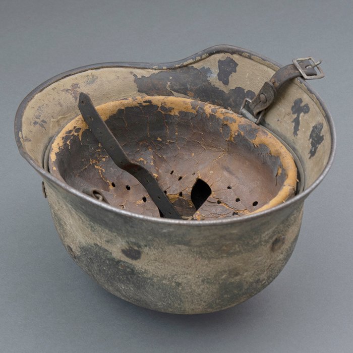 ADM71 Unique Heer M40 tan and green sand camouflaged helmet — image 27