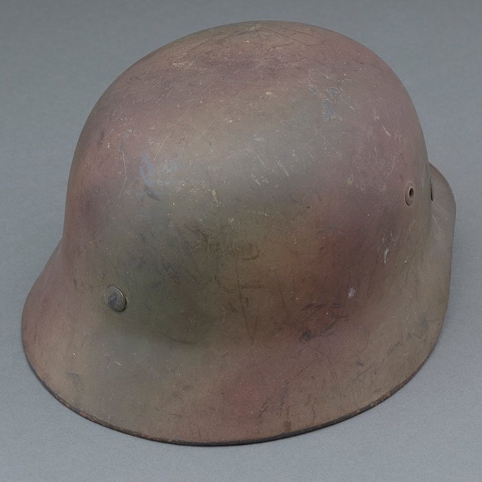 ADM70 Excellent Luftwaffe M35 single decal tricolor spray camouflaged helmet — image 18