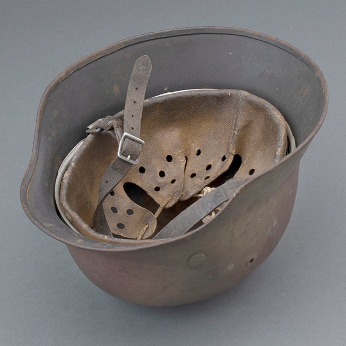 ADM70 Excellent Luftwaffe M35 single decal tricolor spray camouflaged helmet — image 21