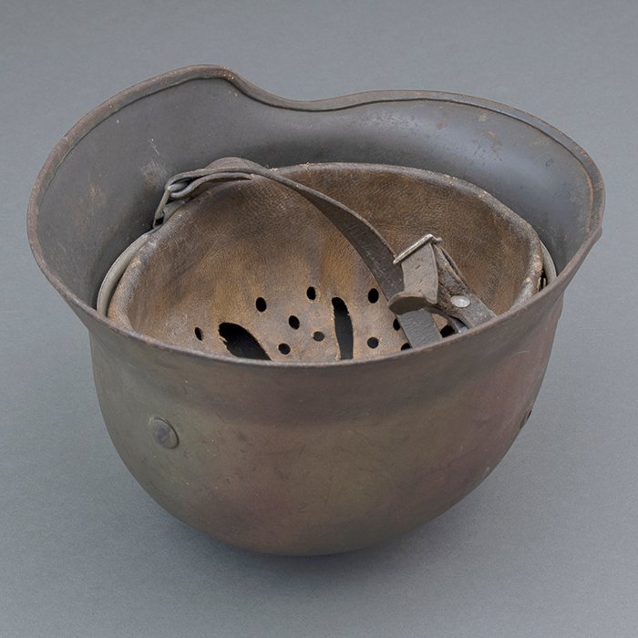 ADM70 Excellent Luftwaffe M35 single decal tricolor spray camouflaged helmet — image 24