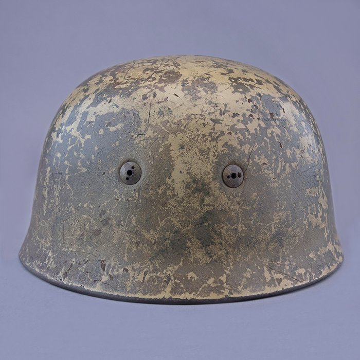 RH23 Luftwaffe M38 single decal tricolor over tan camouflaged Fallschirmjäger helmet — image 10