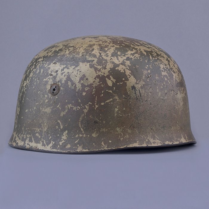 RH23 Luftwaffe M38 single decal tricolor over tan camouflaged Fallschirmjäger helmet — image 16