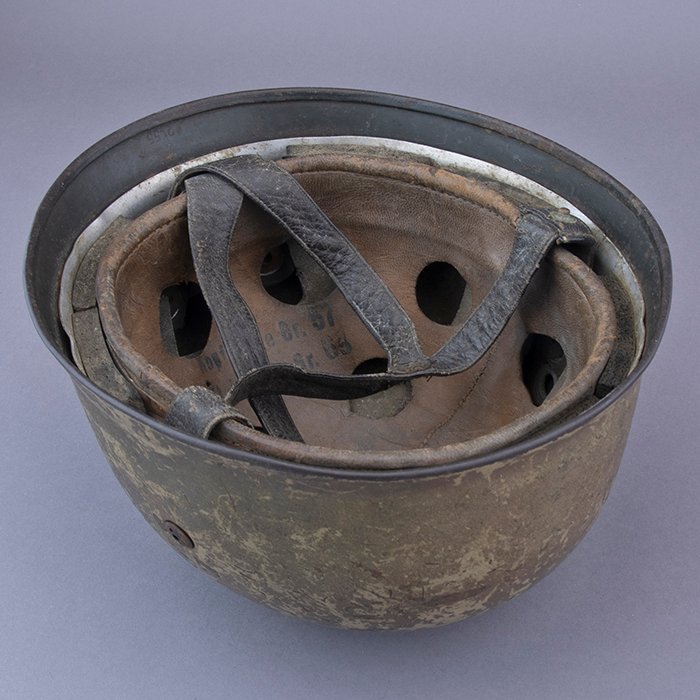 RH23 Luftwaffe M38 single decal tricolor over tan camouflaged Fallschirmjäger helmet — image 21