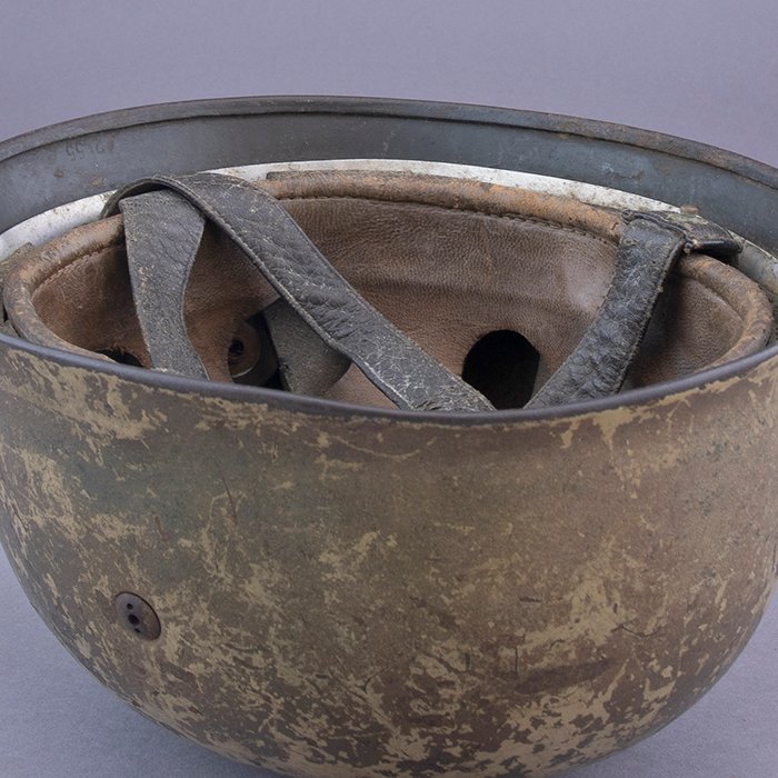 RH23 Luftwaffe M38 single decal tricolor over tan camouflaged Fallschirmjäger helmet — image 22