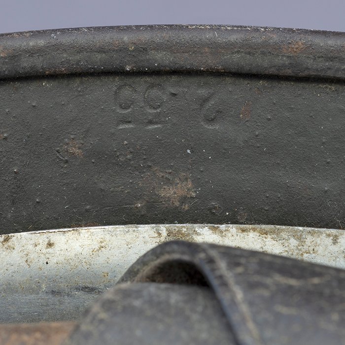 RH23 Luftwaffe M38 single decal tricolor over tan camouflaged Fallschirmjäger helmet — image 23