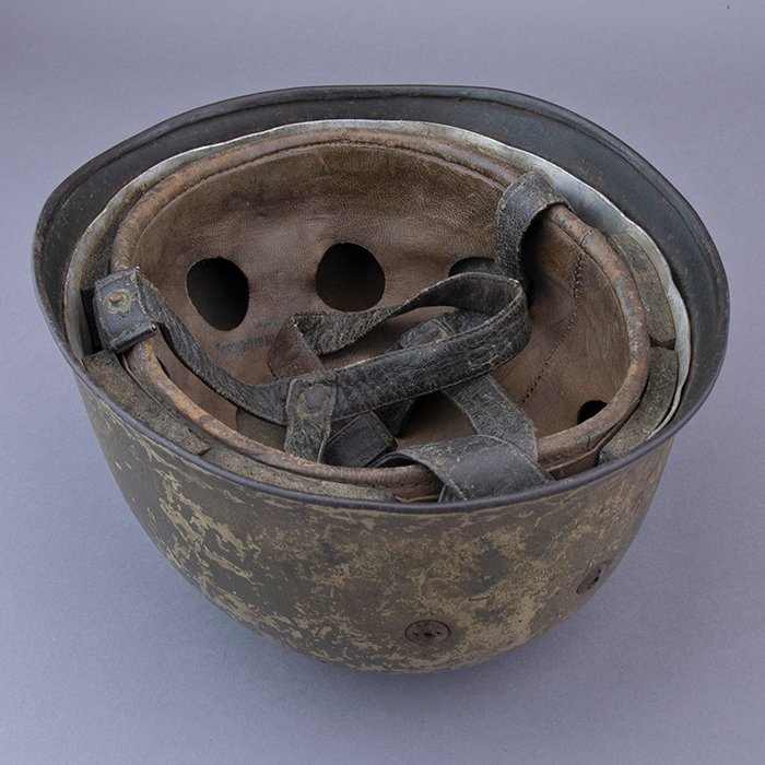 RH23 Luftwaffe M38 single decal tricolor over tan camouflaged Fallschirmjäger helmet — image 24