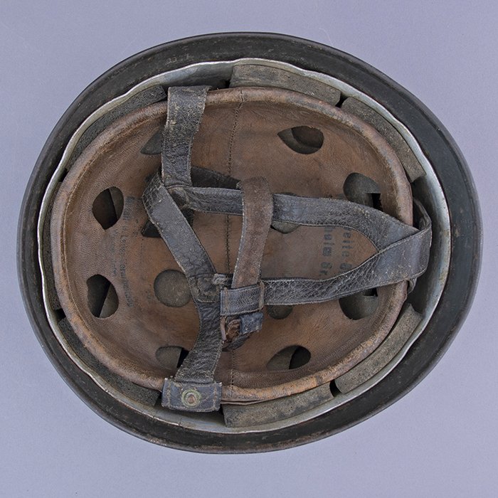 RH23 Luftwaffe M38 single decal tricolor over tan camouflaged Fallschirmjäger helmet — image 26