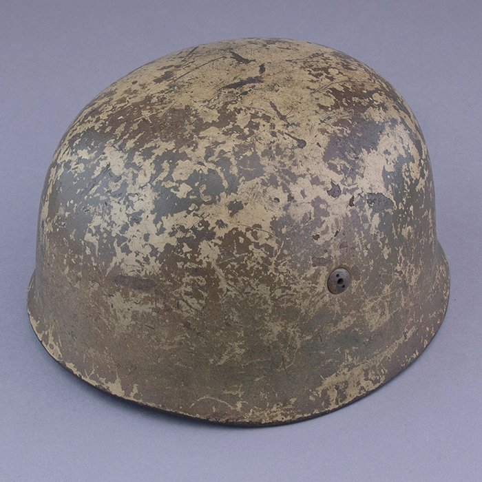 RH23 Luftwaffe M38 single decal tricolor over tan camouflaged Fallschirmjäger helmet — image 6