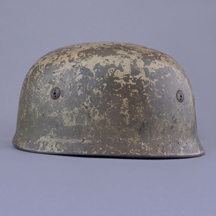 RH23 Luftwaffe M38 single decal tricolor over tan camouflaged Fallschirmjäger helmet — image 9