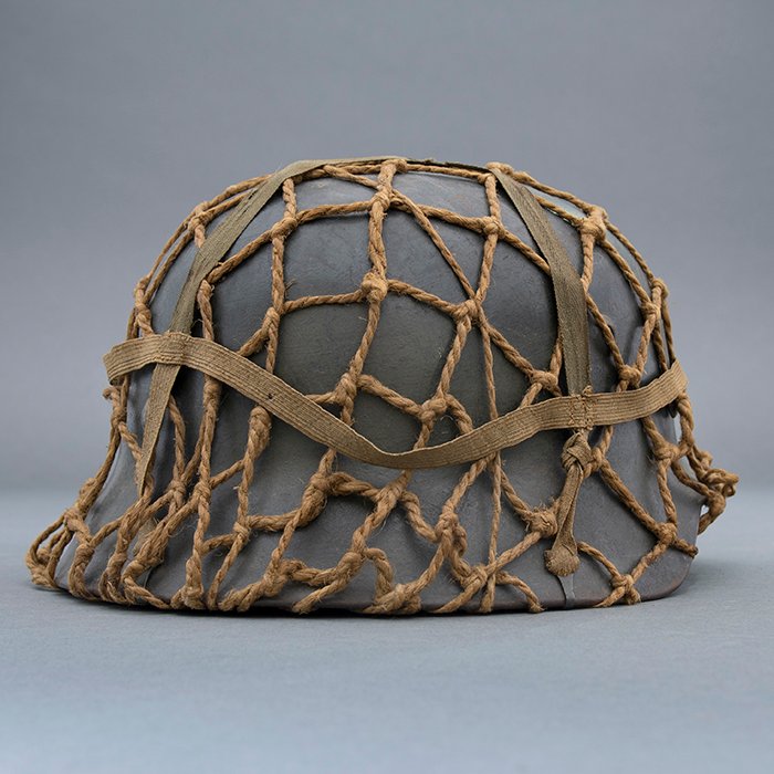 RH29 Heer M40 single decal camouflaged helmet with issue net and elastic bands — image 12