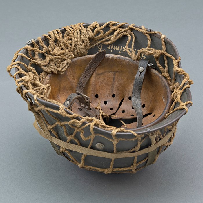 RH29 Heer M40 single decal camouflaged helmet with issue net and elastic bands — image 19