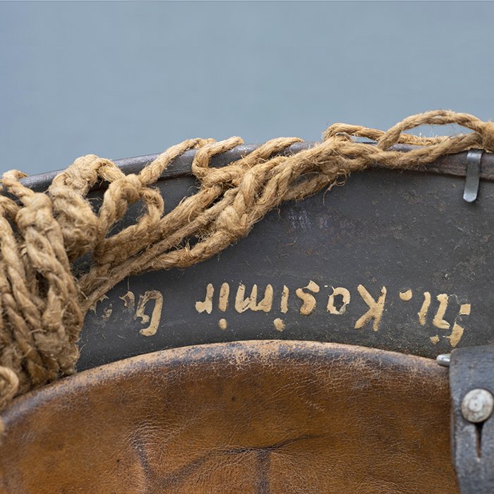 RH29 Heer M40 single decal camouflaged helmet with issue net and elastic bands — image 25