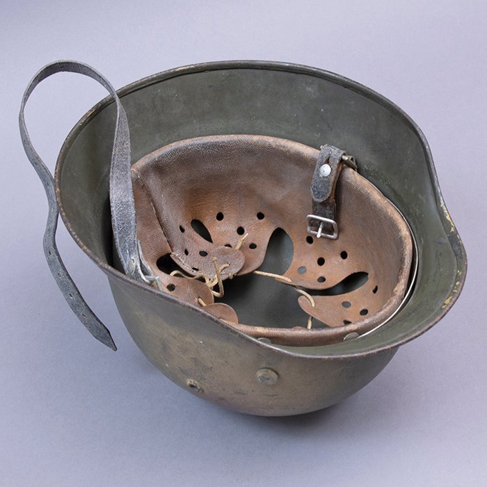 RH20 Heer M35 double decal tricolor spray camouflaged helmet — image 20