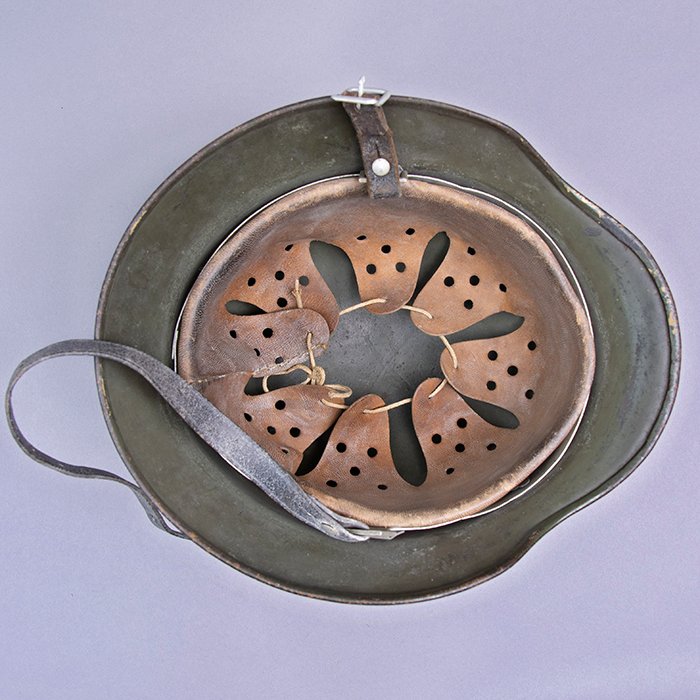 RH20 Heer M35 double decal tricolor spray camouflaged helmet — image 24