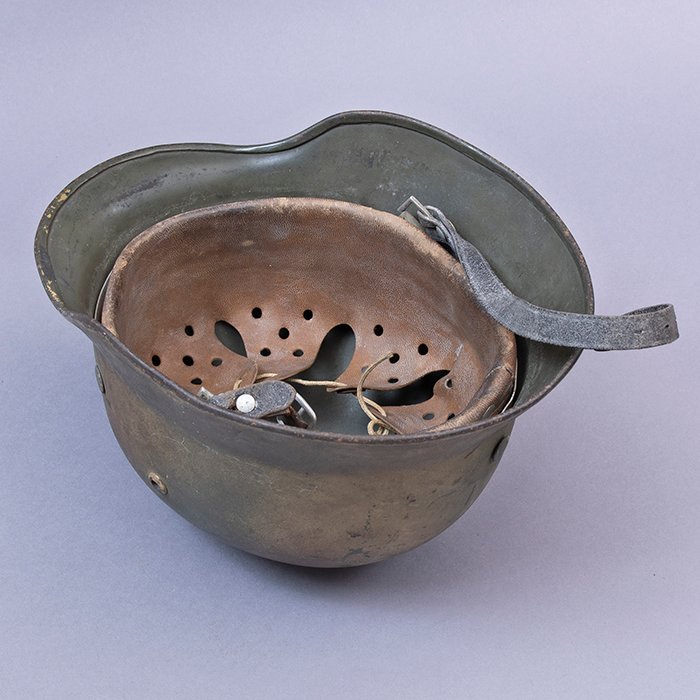 RH20 Heer M35 double decal tricolor spray camouflaged helmet — image 27