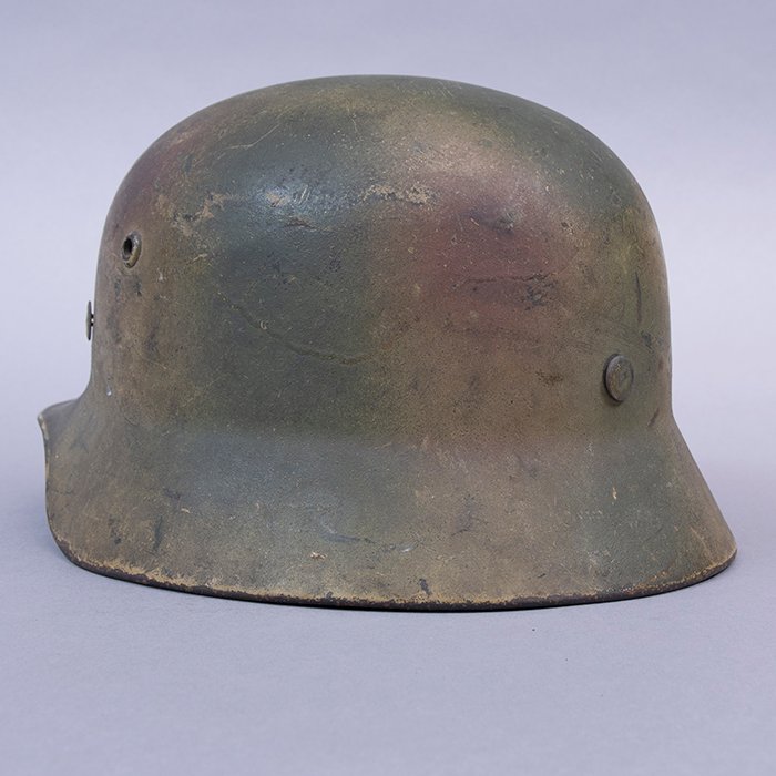 RH20 Heer M35 double decal tricolor spray camouflaged helmet — image 8