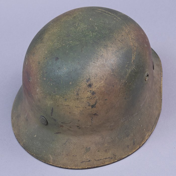 RH20 Heer M35 double decal tricolor spray camouflaged helmet — image 9