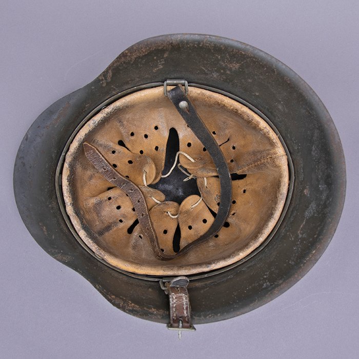 RH16 One of a kind Heer M42 single decal tricolor camouflaged helmet — image 18