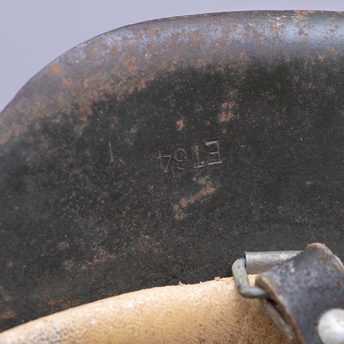 RH16 One of a kind Heer M42 single decal tricolor camouflaged helmet — image 19