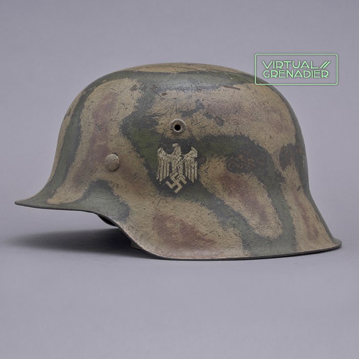 RH16 One of a kind Heer M42 single decal tricolor camouflaged helmet — image 2
