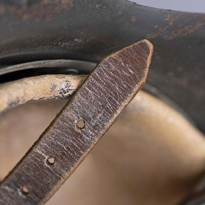 RH16 One of a kind Heer M42 single decal tricolor camouflaged helmet — image 25