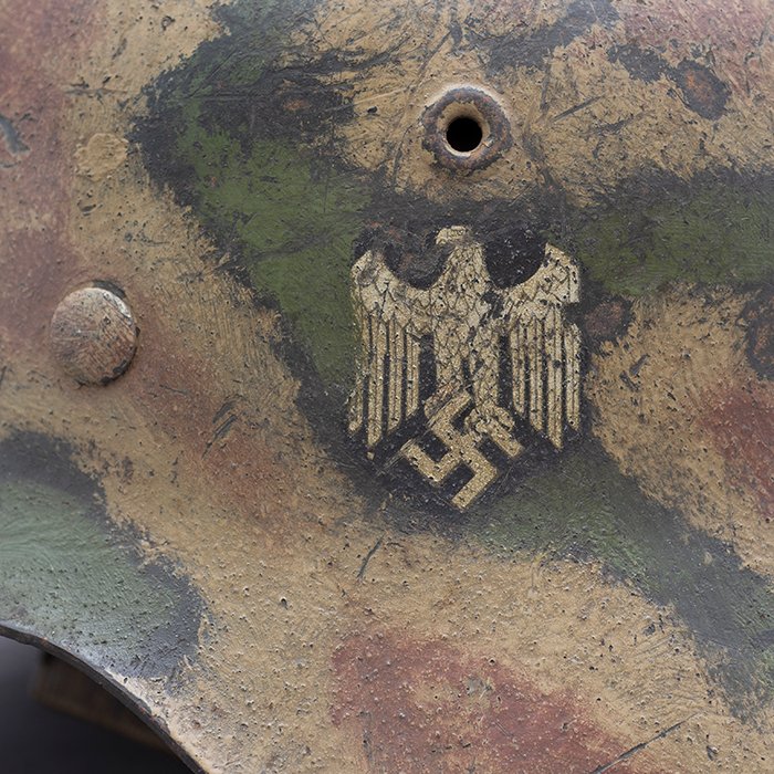 RH16 One of a kind Heer M42 single decal tricolor camouflaged helmet — image 3