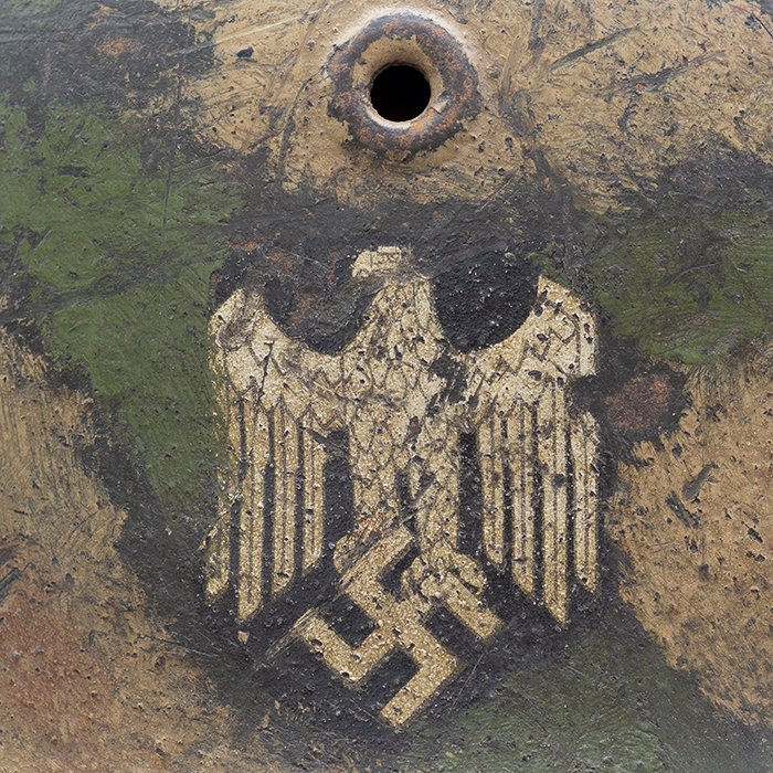 RH16 One of a kind Heer M42 single decal tricolor camouflaged helmet — image 4