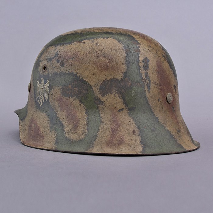 RH16 One of a kind Heer M42 single decal tricolor camouflaged helmet — image 8