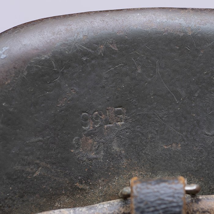 RH17 Heer M42 single decal tan and green geometric camouflaged helmet — image 19