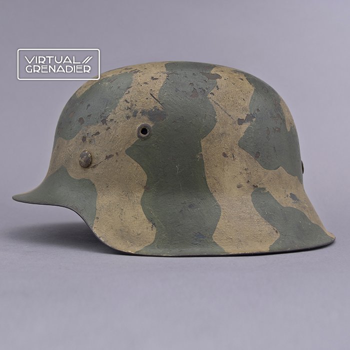 RH17 Heer M42 single decal tan and green geometric camouflaged helmet — image 2