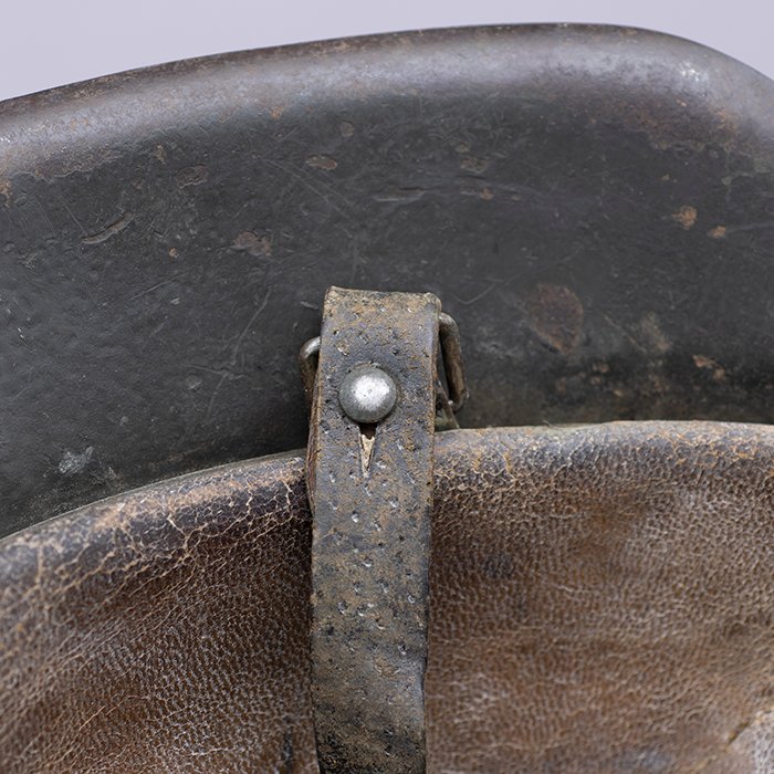 RH17 Heer M42 single decal tan and green geometric camouflaged helmet — image 23