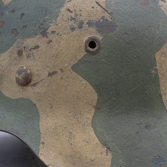 RH17 Heer M42 single decal tan and green geometric camouflaged helmet — image 3