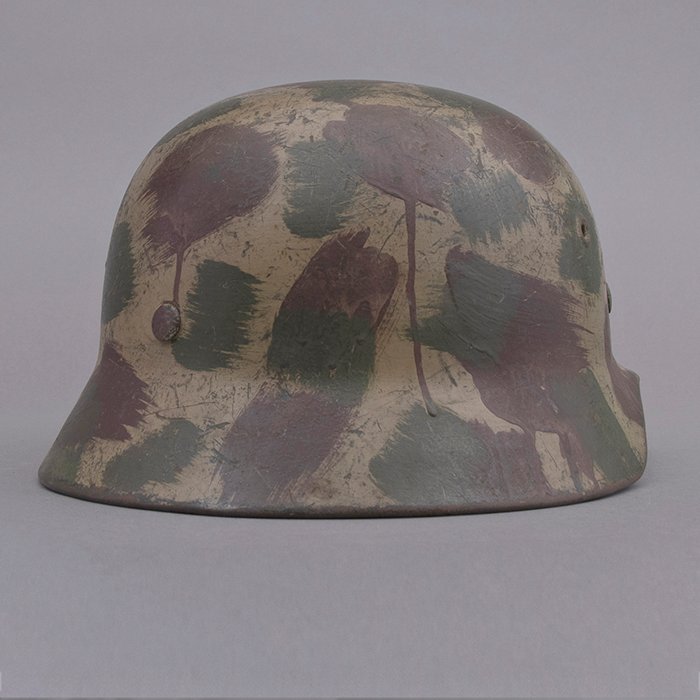 RH8 Heer M40 single decal hand painted camouflaged helmet — image 12