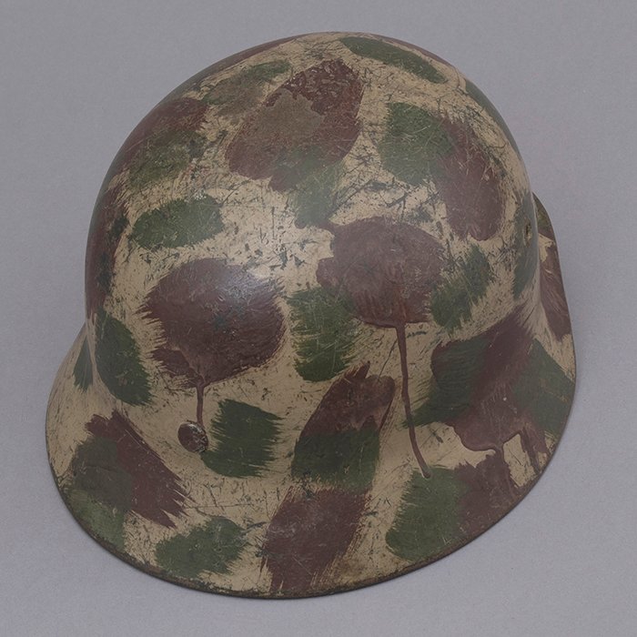 RH8 Heer M40 single decal hand painted camouflaged helmet — image 14