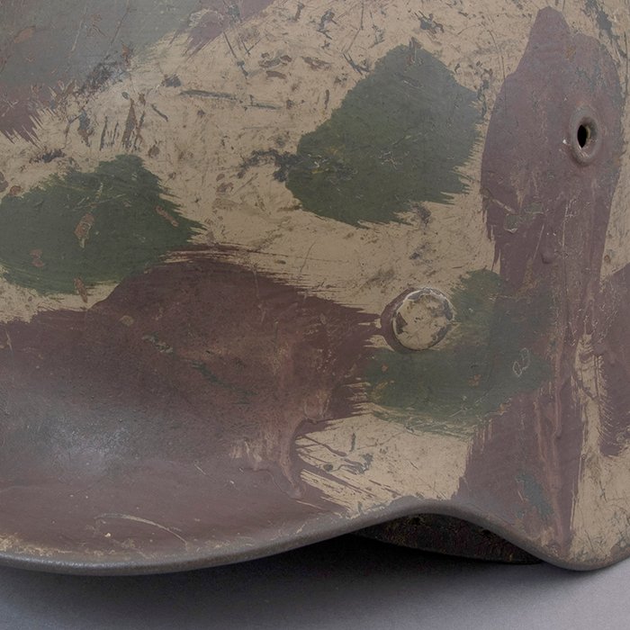 RH8 Heer M40 single decal hand painted camouflaged helmet — image 7