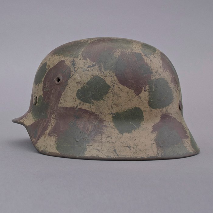RH8 Heer M40 single decal hand painted camouflaged helmet — image 8