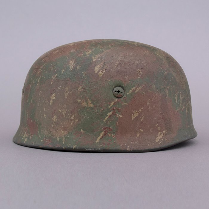 RH10 Luftwaffe M38 single decal hand painted camouflaged Fallschirmjäger helmet — image 10